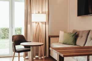 Posezení v ubytování BE BIO Hotel be natural - direkt am Wasser