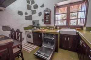 Köök või kööginurk majutusasutuses CASA RURAL TISALAYA