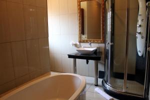 Prinshof Manor Guesthouse tesisinde bir banyo