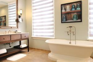 Ein Badezimmer in der Unterkunft NOPSI Hotel New Orleans