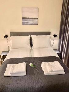 Ένα ή περισσότερα κρεβάτια σε δωμάτιο στο Kristiansund Apartments