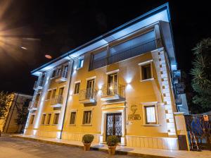 O edifício em que o hotel se localiza