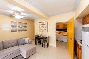 Kuchyň nebo kuchyňský kout v ubytování Baker's Suites + 37 fotografií