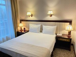 Postel nebo postele na pokoji v ubytování Sofievsky Posad Hotel