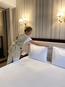 Postel nebo postele na pokoji v ubytování Sofievsky Posad Hotel + 37 fotografií
