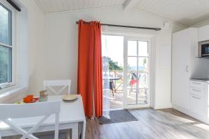 Kuchyň nebo kuchyňský kout v ubytování Visby Strandby
