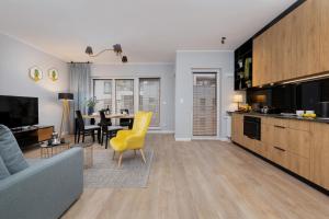 Kuchyňa alebo kuchynka v ubytovaní Exclusive Apartments Mostowa by Renters Prestige