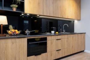 Kuchyňa alebo kuchynka v ubytovaní Exclusive Apartments Mostowa by Renters Prestige