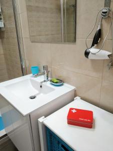 A bathroom at Oasis Marina Apartament