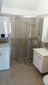 Kylpyhuone majoituspaikassa Rita Apartman & Studio