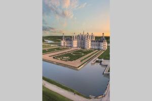 a rendering of the palace of parliament in vienna at APPARTEMENT QUARTIER CATHEDRALE in Blois +9 photos