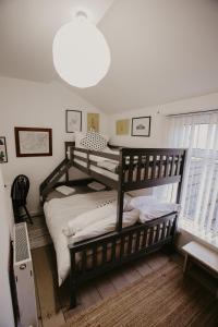 Gallery image of Unique, cosy, Lake District artist hideaway - 5 bd in Millom