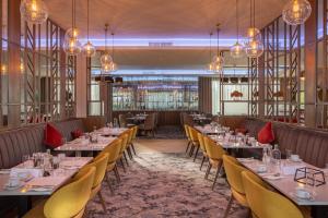 Uma área de estar em Carlton Hotel Dublin Airport