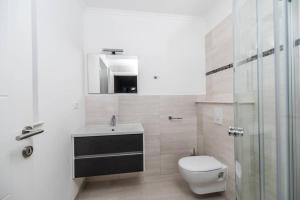 Kúpeľňa v ubytovaní Luxury Apartment Marina View No 1 + 8 fotografií