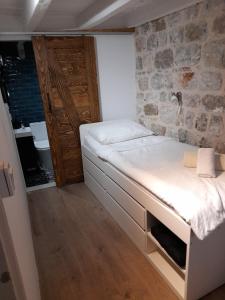 Postel nebo postele na pokoji v ubytování Private Accomodation Linda