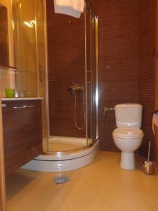 Et badeværelse på Apartments Bella di Mare
