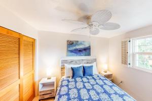 A bed or beds in a room at Beach Bliss
