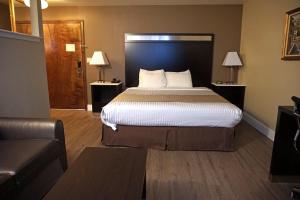 Кровать или кровати в номере Travelodge by Wyndham Concord