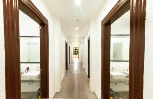 Ванная комната в Sunlit Hostel
