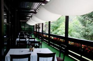A restaurant or other place to eat at Everest Hotel