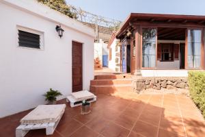 The building in which the holiday home is located