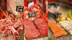 une exposition de viande et de fruits de mer sur un marché dans l'établissement Shangri-La Nanchang, à Nanchang