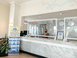 Lobby o reception area sa Hotel Pelangi Malang, Kayutangan Heritage