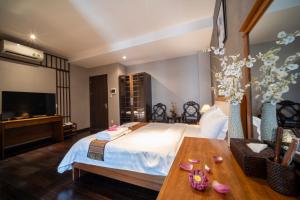 Giường trong phòng chung tại Sen Spa Service Apartment