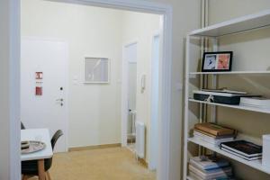A television and/or entertainment centre at Newly Renovated Athenian Apt with Balcony