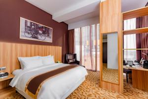 Giường trong phòng chung tại Bay Hotel Ho Chi Minh