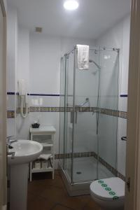 A bathroom at Hotel Doña Lina