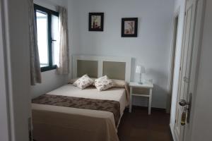 A bed or beds in a room at Hotel Doña Lina