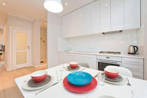 Kuchyňa alebo kuchynka v ubytovaní Apartamenty Grobla III Q4Apartments