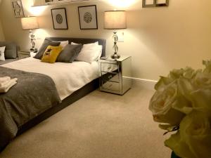 Private Room - The Beam Suite - Burway House on The River Thames