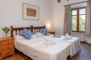 two twin beds in a room with a window at Villa Muscarolas By home villas 360 in Pollença +28 photos