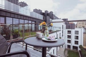 Balkón alebo terasa v ubytovaní Exclusive Apartments Mostowa by Renters Prestige