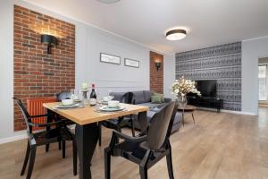 Posedenie v ubytovaní Exclusive Apartments Mostowa by Renters Prestige