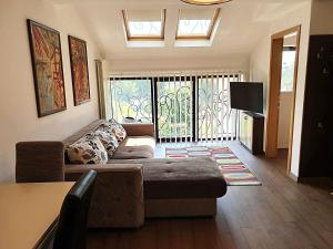 a living room with a couch and a tv at Alo Alo Apartman 4 in Kruševac