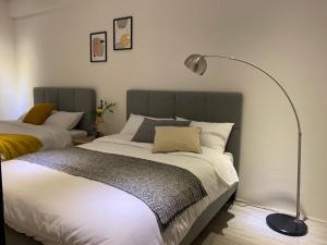 Postel nebo postele na pokoji v ubytování 單眼皮民宿 Single Eyelid Hostel