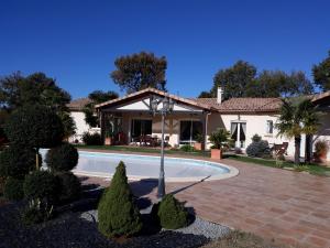 Πισίνα στο ή κοντά στο LE CLOS CASTEL - Gîte équipé
