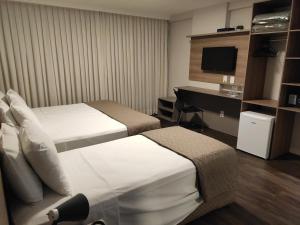 Hotel 7 Itajaí電視和／或娛樂中心