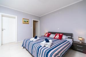 Ένα ή περισσότερα κρεβάτια σε δωμάτιο στο Luxury Apartment Marina View No 1