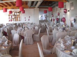 Restauracja lub miejsce do jedzenia w obiekcie Hotel Isla de La Garena