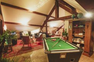 a living room with a pool table in it at Gite L'Aurienchon in Auris
