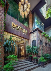 budynek z znakiem dla hotelu w obiekcie Botum Palace Hotel w mieście Phnom Penh