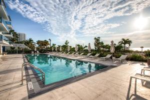 The swimming pool at or close to Churchill Suites Monte Carlo Miami Beach