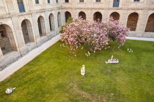 Jardín al aire libre en Eurostars Monumento Monasterio de San Clodio Hotel
