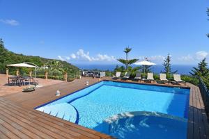 The swimming pool at or close to Villa Provenza