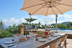 The swimming pool at or close to Villa Provenza