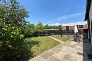 a backyard with a bench and a fence at Hunters Moon in Payhembury